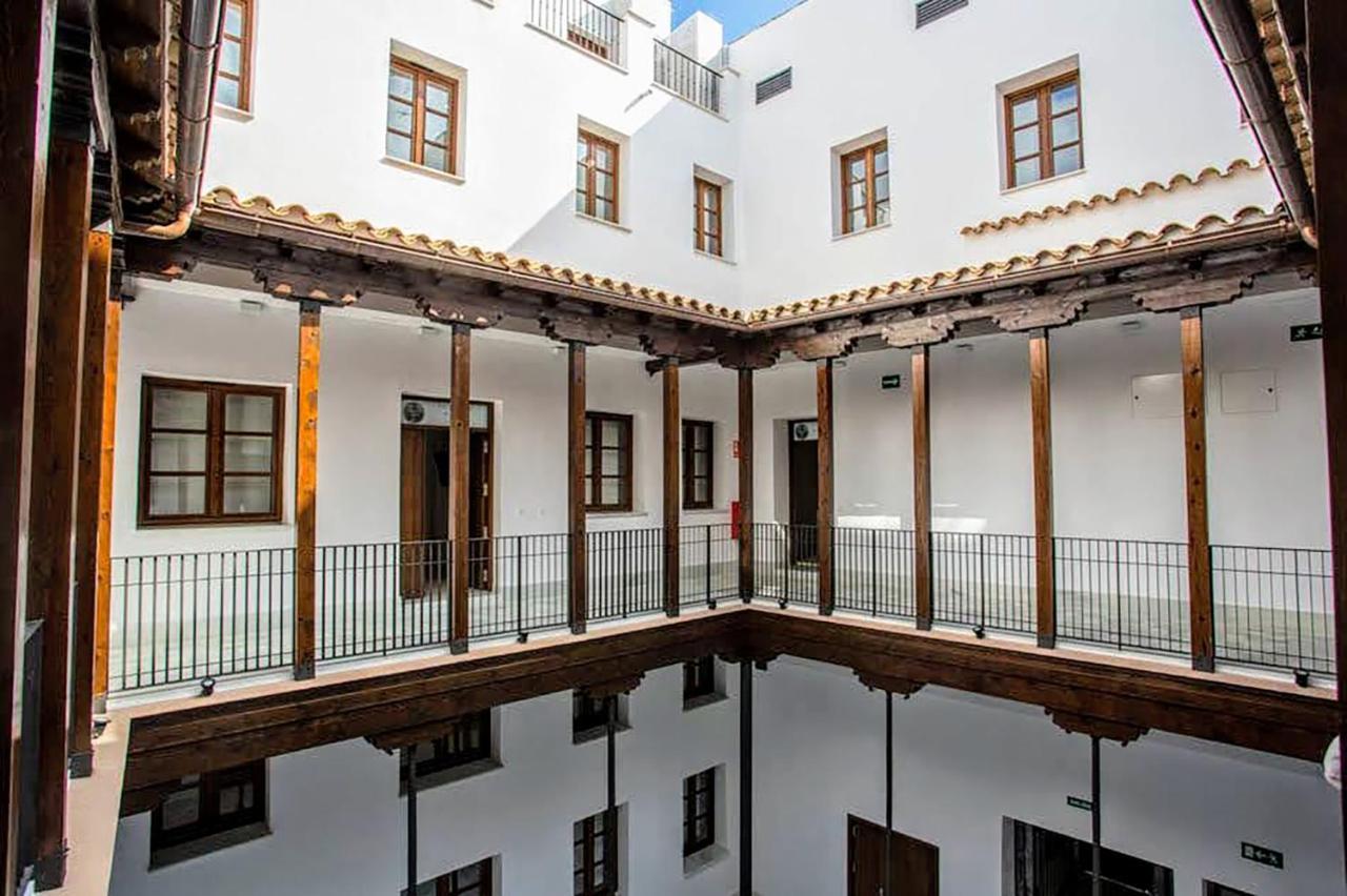 Palacio del siglo XVII frente a los Jardines de Murillo Sevilla Exterior foto