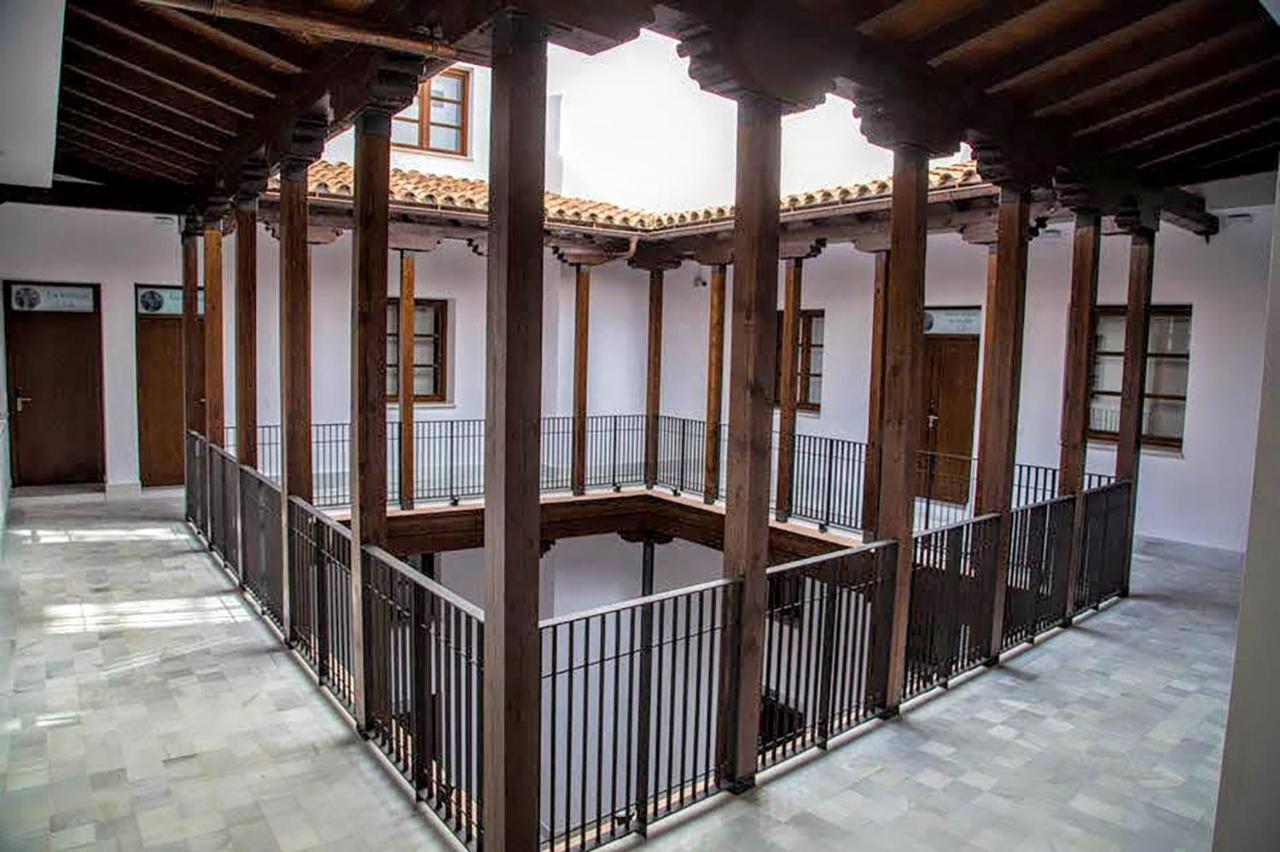 Palacio del siglo XVII frente a los Jardines de Murillo Sevilla Exterior foto